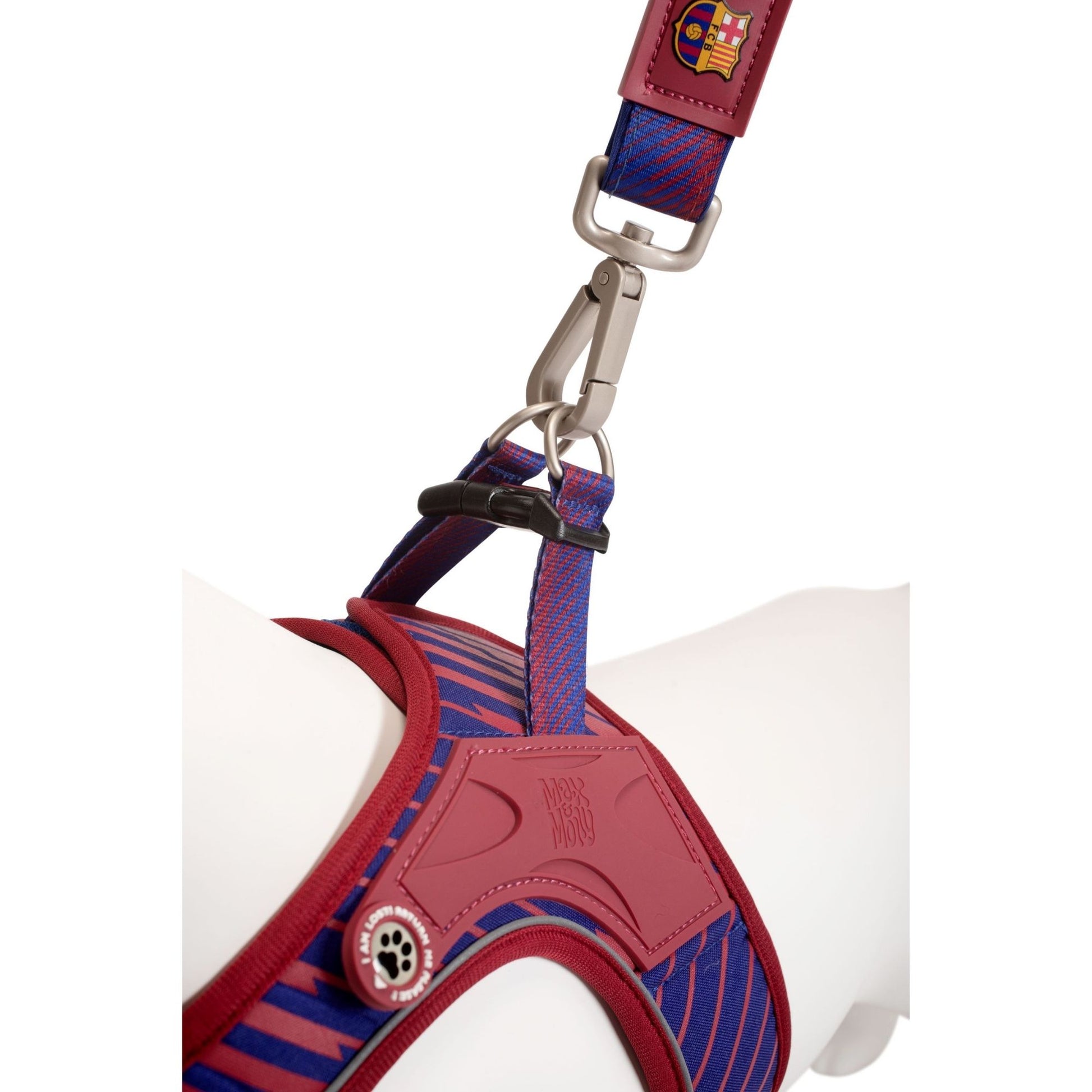 FC Barcelona dog harness with ergonomic design and padded fit – perfect for comfortable walks with your dog.