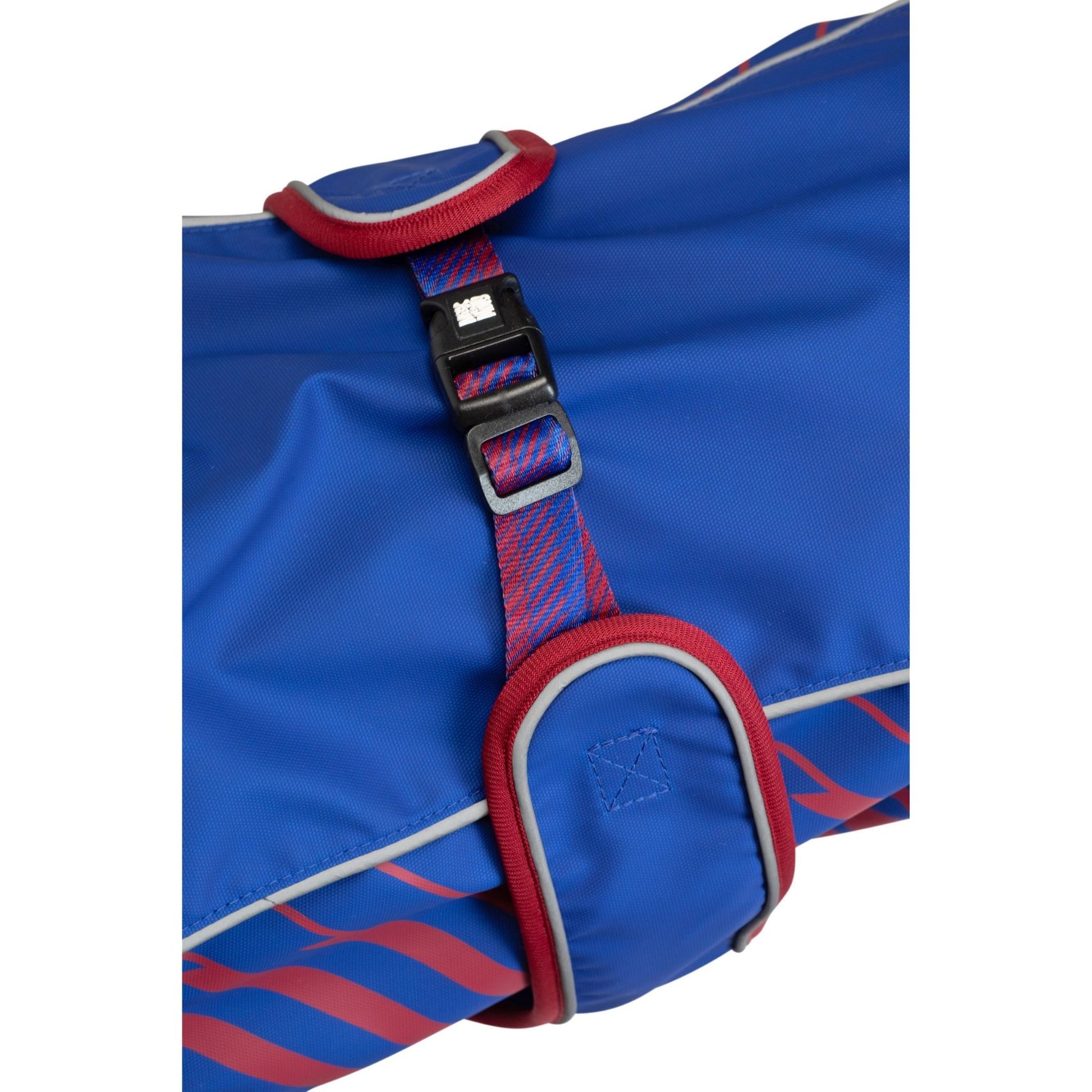 FC Barcelona dog raincoat – waterproof and adjustable for optimal protection on rainy walks.