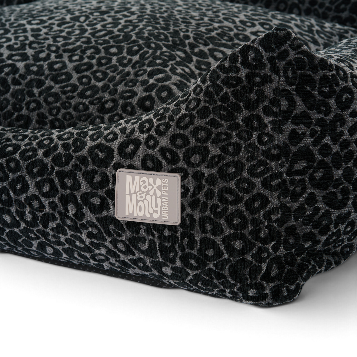 Dog Lounge Bed - Vela Leo Black